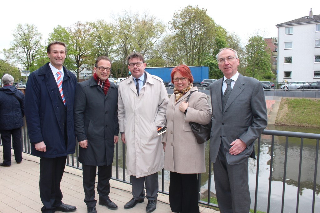  (v.l.) Christoph Napp-Saarbourg, Bürgermeister Reiner  Breuer, der Französische Generalkonsul Vincent Muller, Elisabeth Heyers und Klaus Karl Kaster. 
