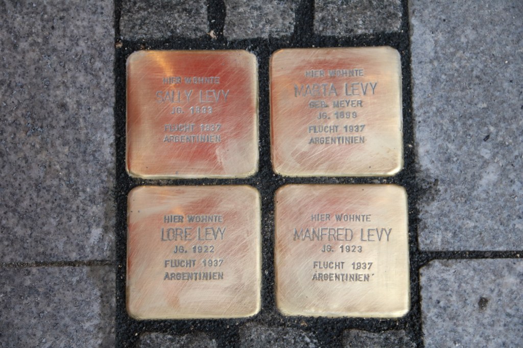 Weitere Stolpersteine in Neuss 