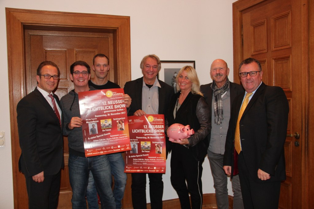 (v.l.) Schirmherr Bürgermeister Reiner Breuer, Rapper MaximNoise, Tobias Schmalkoke von der Wunderbar Event Gastronomie GmbH, Initiator Michael Holm und Assistentin Tanja Königs, Franz Kolbecher und Josef Kollenbroich von „De Fetzer". 