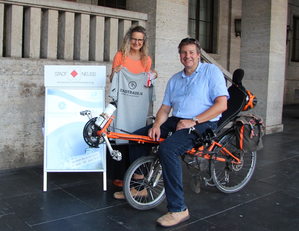 Stadtradeln-Star Andreas Kels und Henrike Mölleken, Leiterin des Amtes für Umwelt und Stadtgrün.