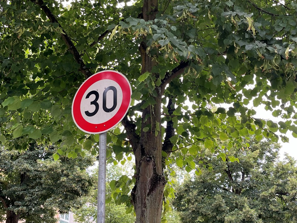 Eine verringerte Geschwindigkeit kann ein Mittel sein, um die Lärmbelastung zu senken