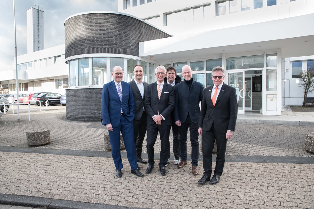 Stellten die Pläne vor (von links): Frank Gensler, Erster Beigeordneter der Stadt Neuss, Fabian Winkler, Thomas Belting, Markus Lezaun, Uwe Beyer und Landrat Hans-Jürgen Petrauschke. Foto: S. Büntig/Rhein-Kreis Neuss