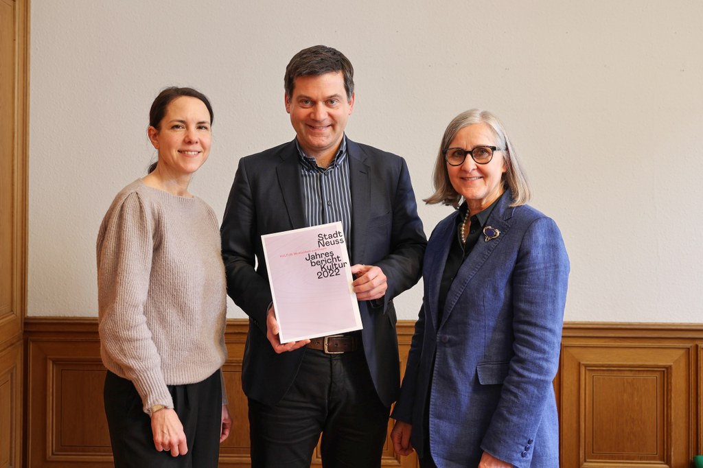 Foto: Stadt Neuss (v.l.n.r.: Dr. Annekatrin Schaller, Dr. Benjamin Reissenberger, Dr. Christiane Zangs)